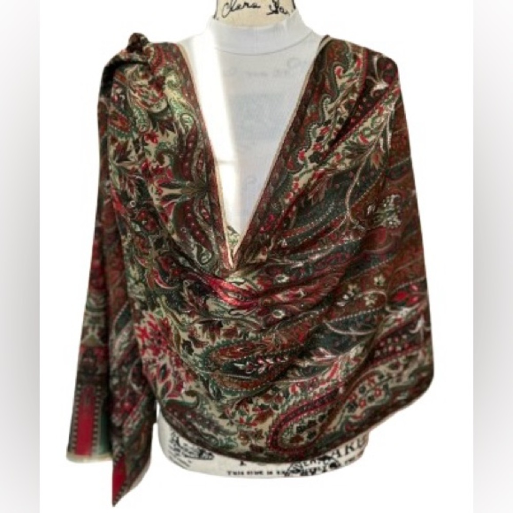 Gin Renoir. Scarf.